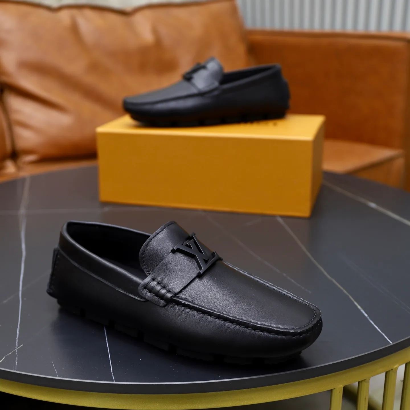 Ex-factory price: 480💰【LV】Louis Vuitton ⚠️High-end men’s driving and pedal series ⚠️38-44 (customized for 45) ⚠️All original cowhide leather! Thick and soft! Made entirely of calfskin lining! Rubber sheet anti-slip beanie sole! Three-dimensional package technology! Fashionable and classic! Handicrafts! Original high quality! Feel free to compare!